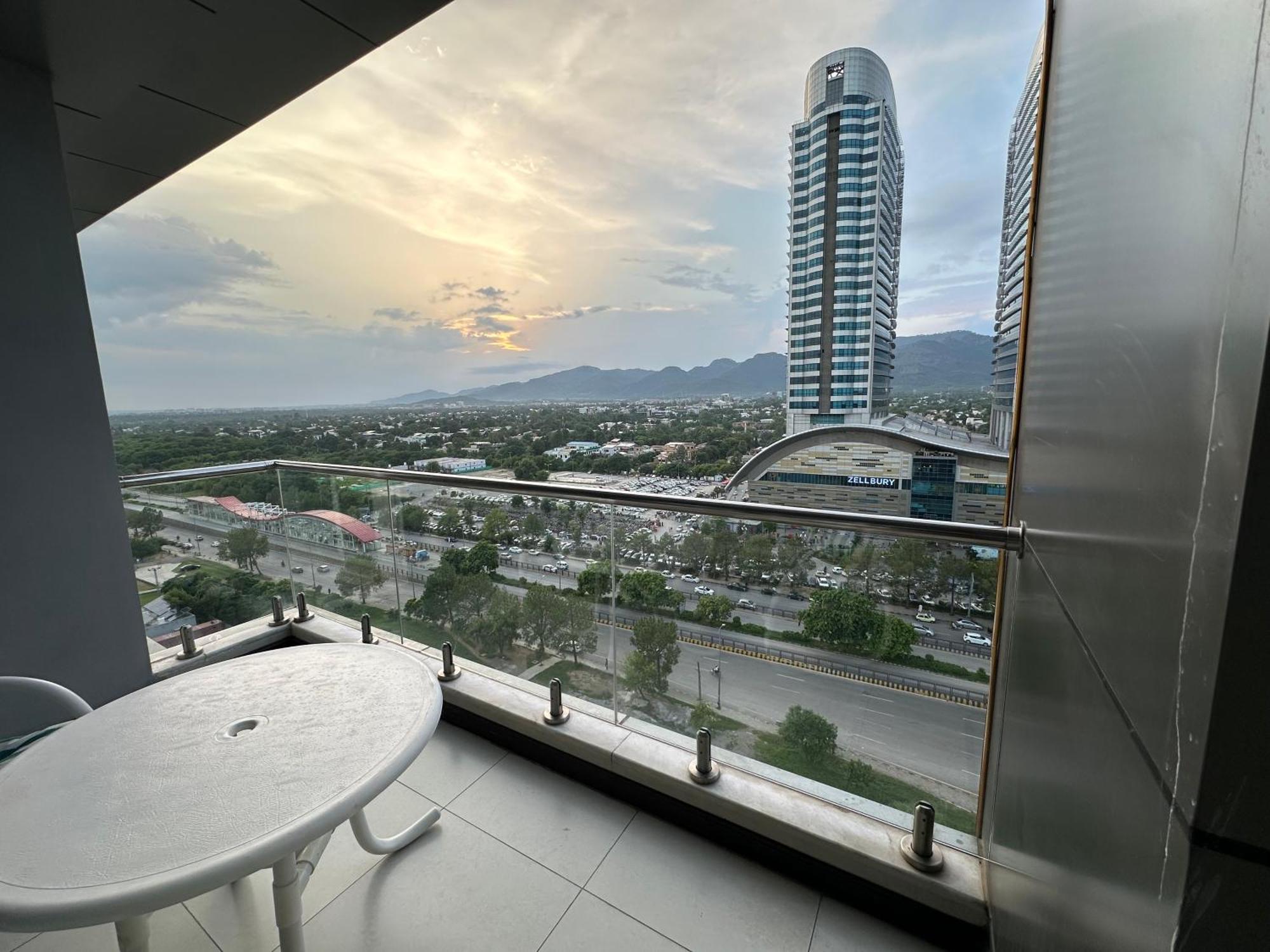 Cloud 9 Condos Elysium Tower Islamabad Exteriör bild